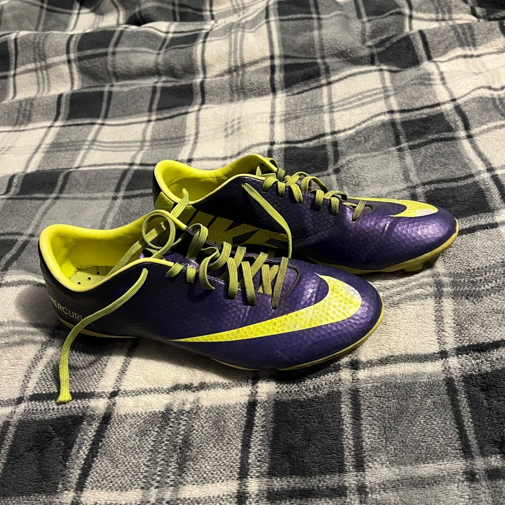 Mercurial Vapor 9 size 6 US Used-Good Condition